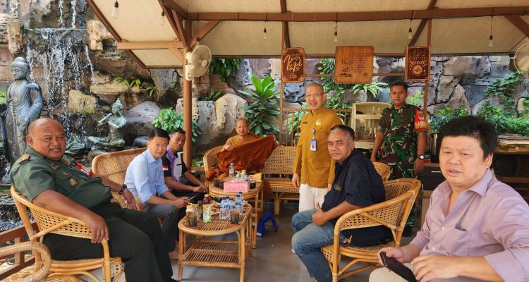 Danramil 04/CK Silahturahmi Ke Vihara Hemadhiro Mettavati