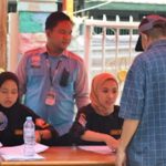 Sudin Sosial Jakbar Distribusikan 430 Kartu Lansia di Kelurahan Angke