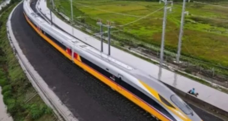 Pengoperasian Kereta Cepat Ditargetkan Mulai 1 Oktober 2023