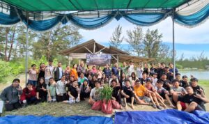 PC HIKMAHBUDHI Bangka Tanam 2.000 Mangrove dan Salurkan Bantuan Sembako di Pantai Takari (2)
