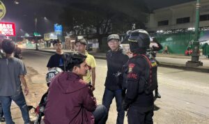 Brimob Polda Metro Jaya Gelar Patroli Dini Hari di Bekasi, Antisipasi Tawuran dan Balap Liar (1)