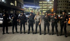 Brimob Polda Metro Jaya Patroli Dini Hari di Palmerah, Jaga Rasa Aman Warga Pasca Lebaran (2)