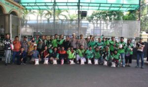 Jumat Peduli, Polsek Metro Tamansari Bagikan Beras kepada Anggota Sabuk Kamtibmas (2)