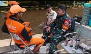 Perkuat Keamanan Lingkungan Kembangan, Babinsa Koptu Niko Perdana Gelar Patroli Sambang dan PAM Swakarsa