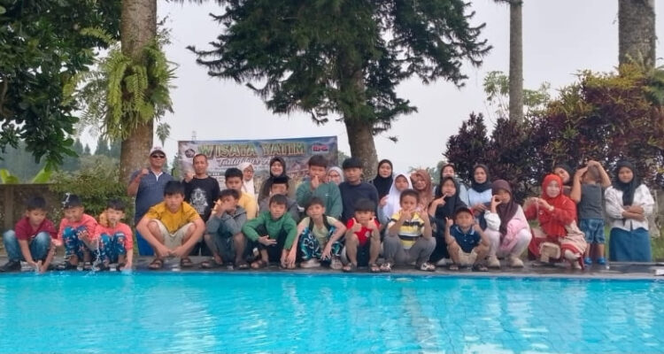 DKM Masjid Jami Al-Mukarromah Asia Baru Ajak 25 Anak Yatim Tadabbur Alam dan Berwisata di Sukabumi sambut 10 Muharram 1449 Hijriah