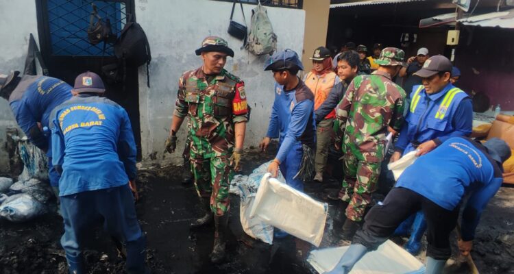 Gerbek Lumpur Serentak Dimulai, Pemkot Jakbar Targetkan Titik Banjir Berkurang Signifikan pada 2027 (1)