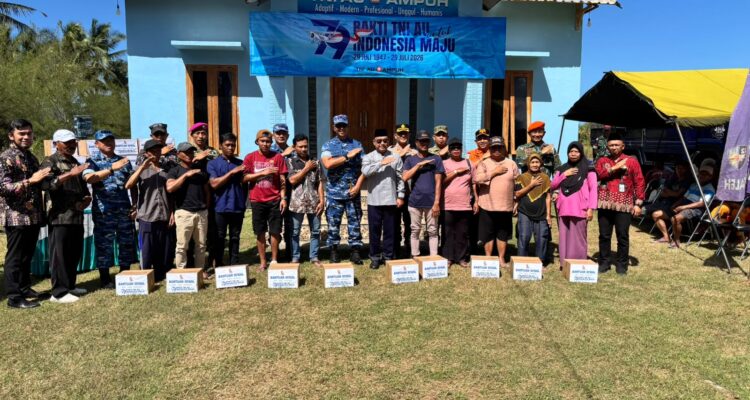 Hari Bakti TNI AU ke-79, Lanud Abdulrachman Saleh Gelar Bakti Sosial dan Layanan Kesehatan untuk Ratusan Warga Banyuwangi (2)