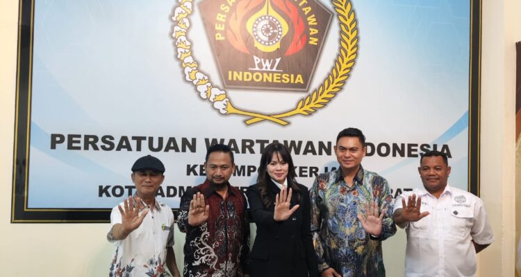 Kepala BPN Jakbar Shinta Purwitasari Tinjau Sekretariat Baru Pokja PWI Walikota Jakarta Barat, Peran Media Kunci Sukses Publikasi Program Pertanahan (1)