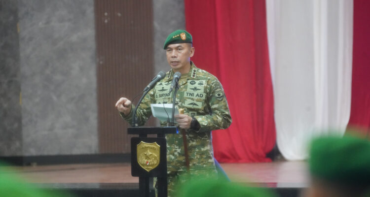 Pangdam Jaya Pimpin Pengambilan SumpahJanji PNS TNI AD Kodam Jaya (1)