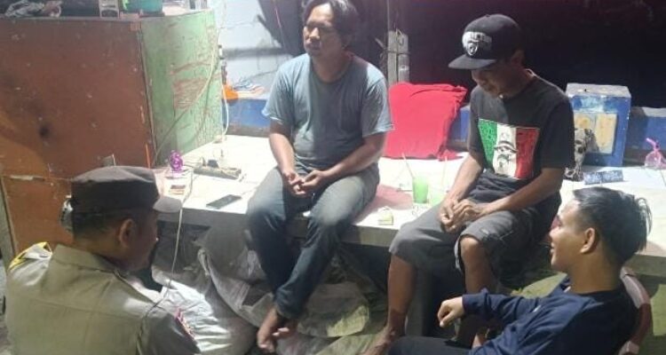 Bhabinkamtibmas Sambangi Warga Pelabuhan Kalibaru, Ajak Masyarakat Jaga Kamtibmas dan Waspadai Kebakaran Bhabinkamtibmas Sambangi Warga Pelabuhan Kalibaru, Ajak Masyarakat Jaga Kamtibmas dan Waspadai Kebakaran