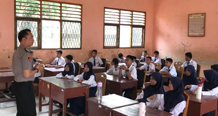 Dukung Program POLIDIK Kapolri, Polsek Lubuk Linggau Timur I Beri Pengamanan dan Pembinaan Pelajar Dukung Program POLIDIK Kapolri, Polsek Lubuk Linggau Timur I Beri Pengamanan dan Pembinaan Pelajar