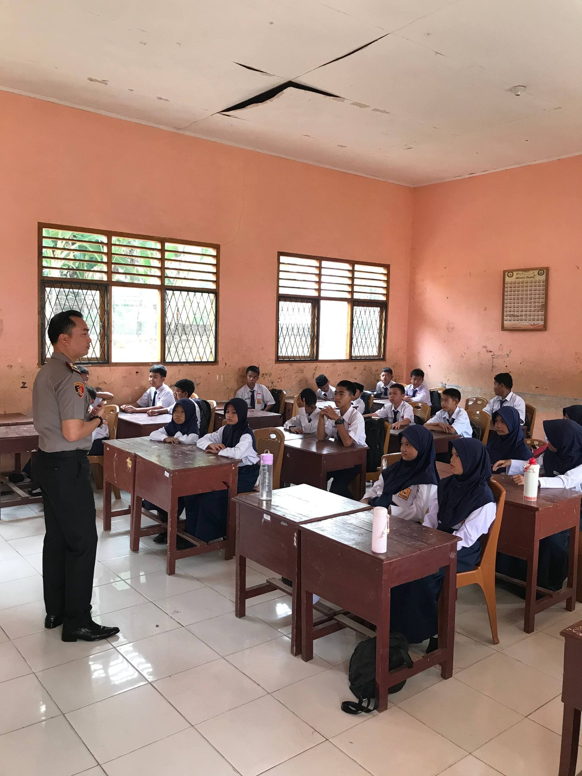 Dukung Program POLIDIK Kapolri, Polsek Lubuk Linggau Timur I Beri Pengamanan dan Pembinaan Pelajar