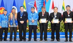 Gelar ASEAN Eng. Wamenaker dan Arah Industrialisasi Inklusif Indonesia Gelar ASEAN Eng. Wamenaker dan Arah Industrialisasi Inklusif Indonesia