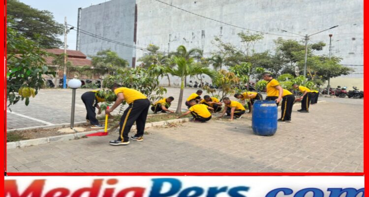 Brimob Metro Jaya Gelar Jumat Bersih, Jaga Kebersihan Masjid di Harapan Indah Bekasi Brimob Metro Jaya Gelar Jumat Bersih, Jaga Kebersihan Masjid di Harapan Indah Bekasi