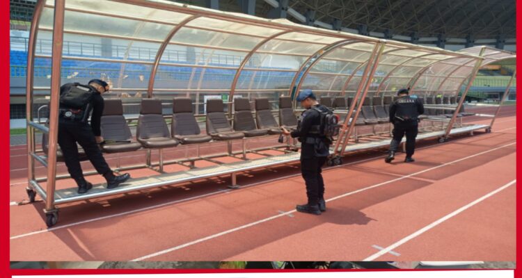 Brimob Polda Metro Jaya Sterilisasi Stadion Patriot Pastikan Aman Jelang Laga Liga 2 di Bekasi Brimob Polda Metro Jaya Sterilisasi Stadion Patriot Pastikan Aman Jelang Laga Liga 2 di Bekasi