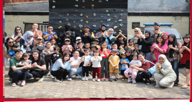 Brimob Polda Metro Jaya Bangun Kedekatan dengan Anak Kunjungan Edukatif Belajar Sambil Bermain Brimob Polda Metro Jaya Bangun Kedekatan dengan Anak Kunjungan Edukatif Belajar Sambil Bermain