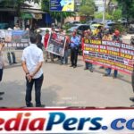 Aksi di Kantor BPN Jakarta Utara, Massa Minta Penyelesaian Persoalan Tanah yang Berlarut Aksi di Kantor BPN Jakarta Utara, Massa Minta Penyelesaian Persoalan Tanah yang Berlarut