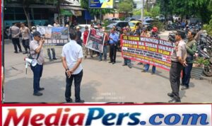 Aksi di Kantor BPN Jakarta Utara, Massa Minta Penyelesaian Persoalan Tanah yang Berlarut Aksi di Kantor BPN Jakarta Utara, Massa Minta Penyelesaian Persoalan Tanah yang Berlarut