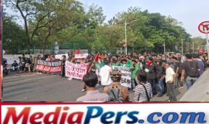Gabungan Mahasiswa Gelar Aksi Evaluasi Dua Tahun Pemerintahan Prabowo-Gibran di Monas Gabungan Mahasiswa Gelar Aksi Evaluasi Dua Tahun Pemerintahan Prabowo-Gibran di Monas