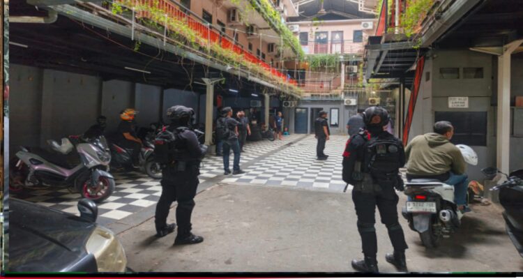 Brimob Polda Metro Jaya Backup Pemulihan Kampung Ambon, Sejumlah Senjata Tajam Disita Brimob Polda Metro Jaya Backup Pemulihan Kampung Ambon, Sejumlah Senjata Tajam Disita