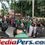BEM Fakultas Teknik UMJ Gelar Aksi Unjuk Rasa, Sampaikan Delapan Tuntutan kepada Pimpinan Fakultas BEM Fakultas Teknik UMJ Gelar Aksi Unjuk Rasa, Sampaikan Delapan Tuntutan kepada Pimpinan Fakultas