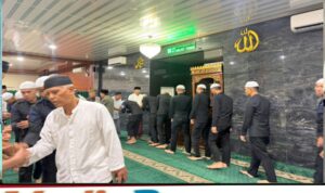 Batalyon B Pelopor Gelar Salat Subuh Berjamaah, Pererat Silaturahmi dengan Warga Batalyon B Pelopor Gelar Salat Subuh Berjamaah, Pererat Silaturahmi dengan Warga