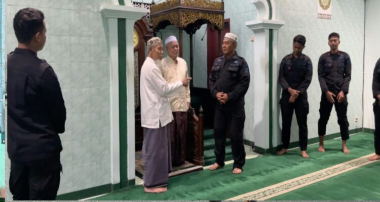 Detasemen Gegana Gelar Salat Subuh Keliling di Slipi, Perkuat Kedekatan dengan Warga Detasemen Gegana Gelar Salat Subuh Keliling di Slipi, Perkuat Kedekatan dengan Warga