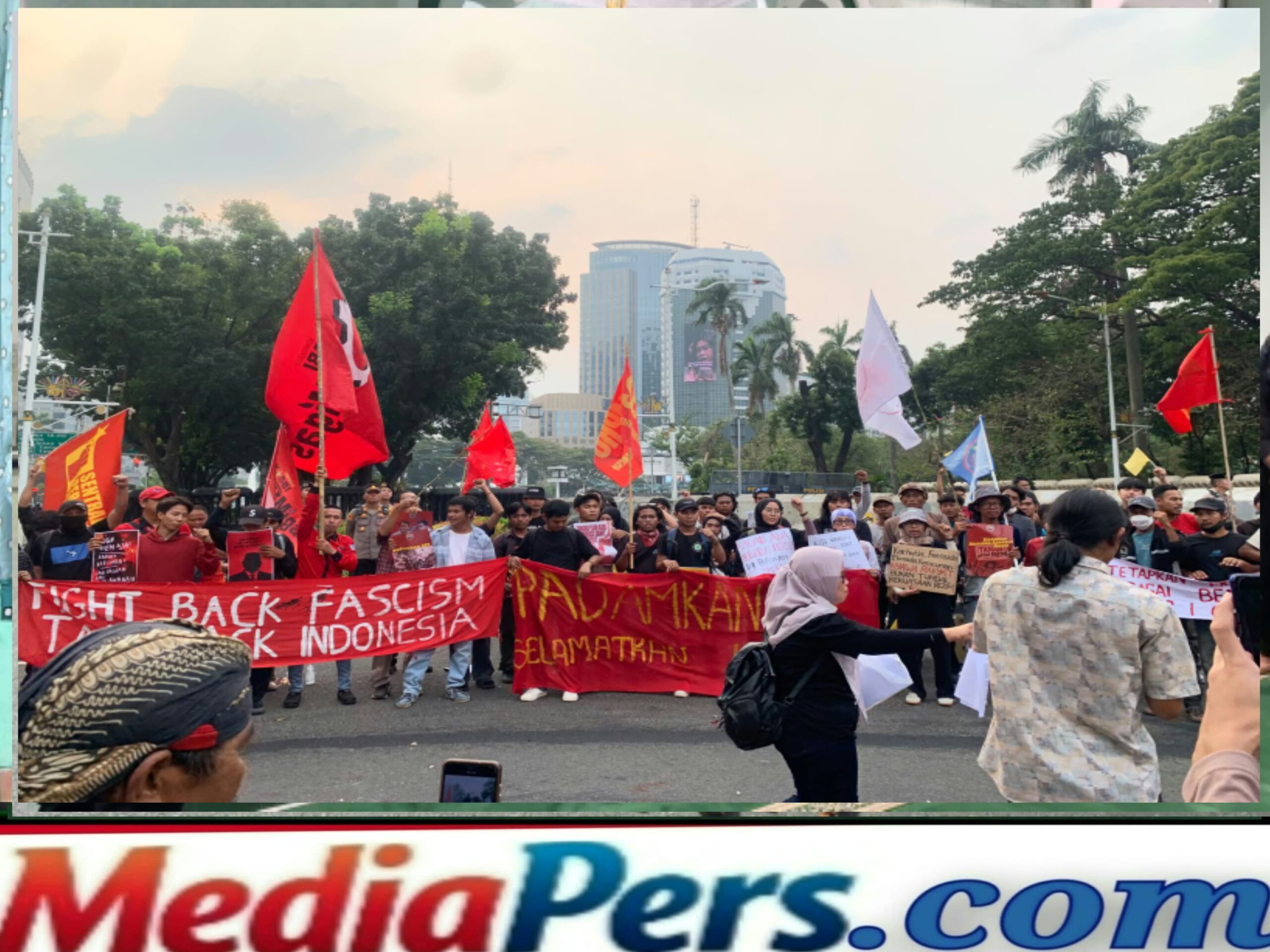 Aliansi Anti Asap Gelar Aksi di Monas, Desak Pemerintah Padamkan Karhutla dan Tetapkan Status Bencana Nasional
