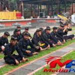 Satuan Brimob Polda Metro Jaya Perkuat Kerukunan, Gelar Persembahyangan dan Kerja Bakti di Pura Rawamangun Satuan Brimob Polda Metro Jaya Perkuat Kerukunan, Gelar Persembahyangan dan Kerja Bakti di Pura Rawamangun