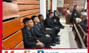 Personel Satbrimob Polda Metro Jaya Perkuat Toleransi, Ikuti Ibadah Nasrani di Pasar Minggu Personel Satbrimob Polda Metro Jaya Perkuat Toleransi, Ikuti Ibadah Nasrani di Pasar Minggu
