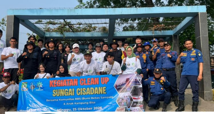 Brimob Polda Metro Jaya Bersihkan Sungai Cisadane, Ajak Warga Wujudkan Tangerang Bebas Sampah Brimob Polda Metro Jaya Bersihkan Sungai Cisadane, Ajak Warga Wujudkan Tangerang Bebas Sampah