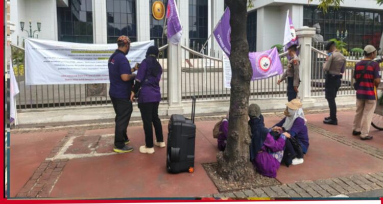 Federasi Serikat Pekerja Pariwisata dan Ekonomi Kreatif Sumsel Gelar Aksi Damai di Mahkamah Agung, Tuntut Pemenuhan Hak Upah 79 Bulan Federasi Serikat Pekerja Pariwisata dan Ekonomi Kreatif Sumsel Gelar Aksi Damai di Mahkamah Agung, Tuntut Pemenuhan Hak Upah 79 Bulan