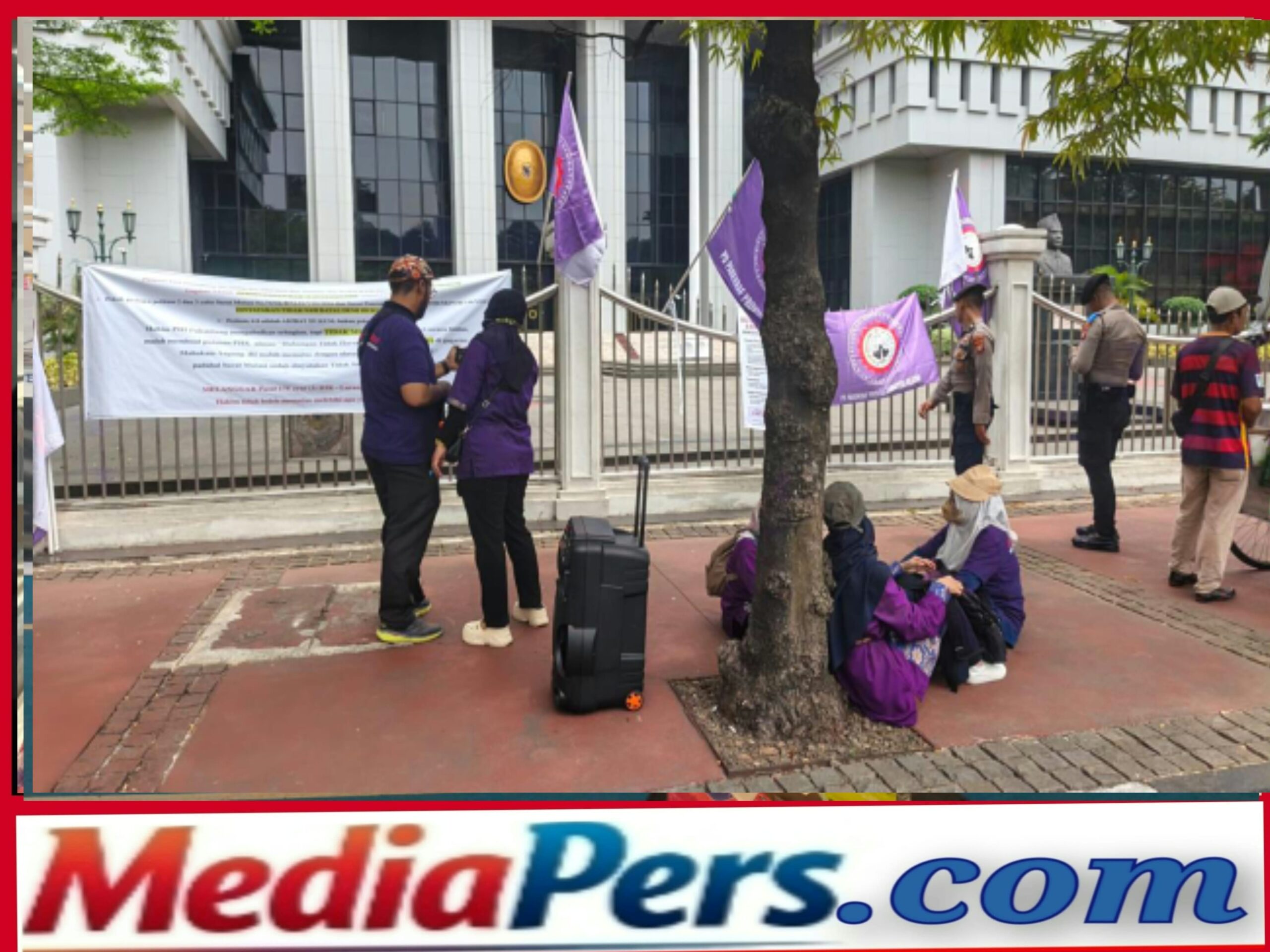 Federasi Serikat Pekerja Pariwisata dan Ekonomi Kreatif Sumsel Gelar Aksi Damai di Mahkamah Agung, Tuntut Pemenuhan Hak Upah 79 Bulan