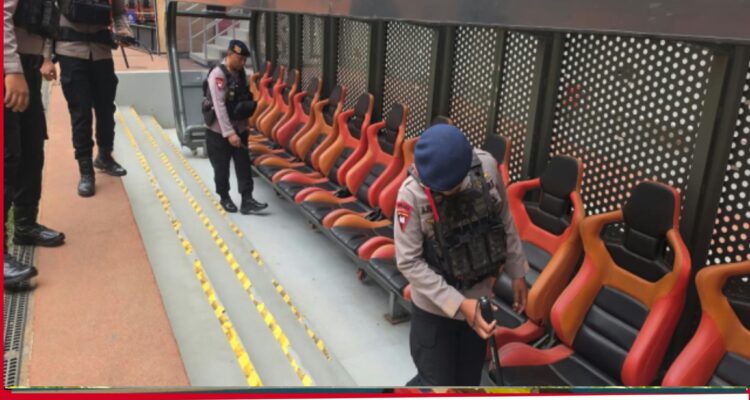 Brimob Polda Metro Jaya Sterilisasi JIS, Pastikan Laga Persija Vs Persik Aman Brimob Polda Metro Jaya Sterilisasi JIS, Pastikan Laga Persija Vs Persik Aman