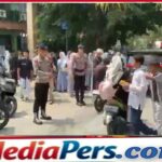 Brimob Metro Jaya Atur Lalu Lintas Pagi Hari, Arus Kendaraan di Sekitar SMAN 10 Bekasi Lancar Brimob Metro Jaya Atur Lalu Lintas Pagi Hari, Arus Kendaraan di Sekitar SMAN 10 Bekasi Lancar