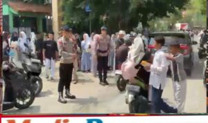 Brimob Metro Jaya Atur Lalu Lintas Pagi Hari, Arus Kendaraan di Sekitar SMAN 10 Bekasi Lancar