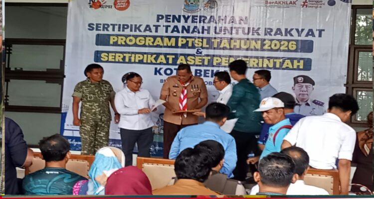Pemkot Bekasi Bersama ATR/BPN Serahkan 600 Sertipikat Tanah PTSL dan 40 Sertipikat Aset Pemerintah Pemkot Bekasi Bersama ATR/BPN Serahkan 600 Sertipikat Tanah PTSL dan 40 Sertipikat Aset Pemerintah