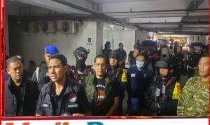 Gabungan Aparat Gerebek Sejumlah Rumah di Berlan, 8 Orang Diamankan Gabungan Aparat Gerebek Sejumlah Rumah di Berlan, 8 Orang Diamankan