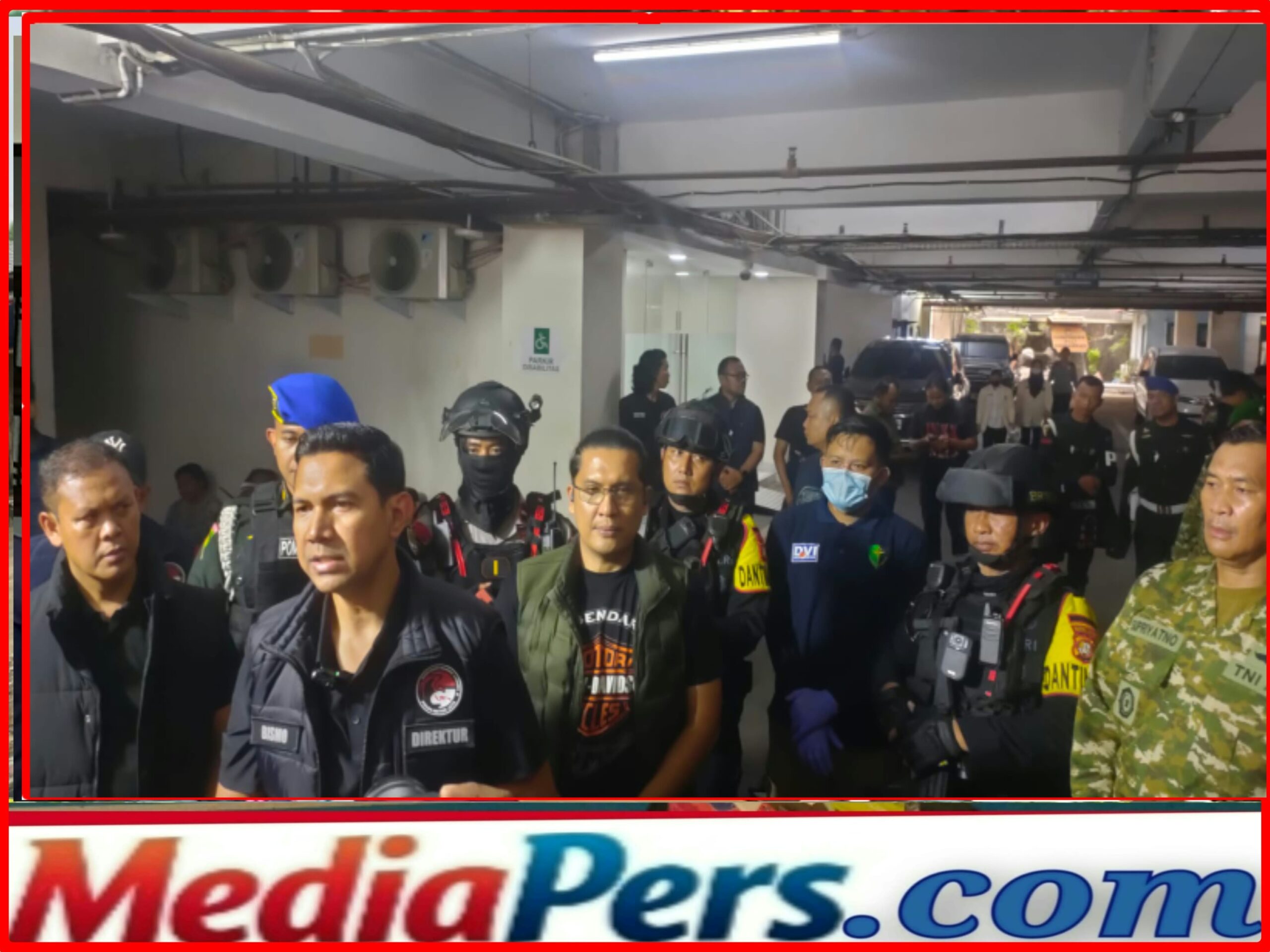 Gabungan Aparat Gerebek Sejumlah Rumah di Berlan, 8 Orang Diamankan