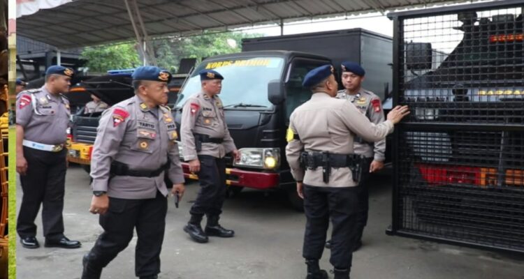 Brimob Polda Metro Jaya Perkuat Kesiapan Gelar Apel Siaga, Pastikan Pelayanan Humanis Antisipasi Unjuk Rasa di Jakarta Brimob Polda Metro Jaya Perkuat Kesiapan Gelar Apel Siaga, Pastikan Pelayanan Humanis Antisipasi Unjuk Rasa di Jakarta