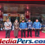 Pemprov DKI Gelar Upacara Sumpah Pemuda ke-98, Gubernur Pramono Serahkan Bantuan Pemutihan Ijazah Rp4,67 Miliar