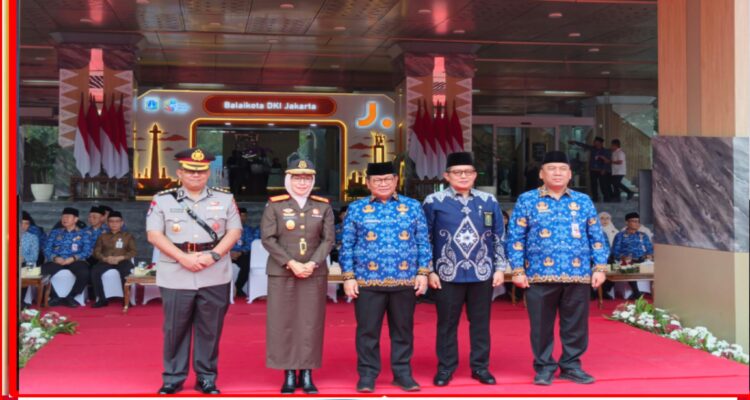Pemprov DKI Gelar Upacara Sumpah Pemuda ke-98, Gubernur Pramono Serahkan Bantuan Pemutihan Ijazah Rp4,67 Miliar