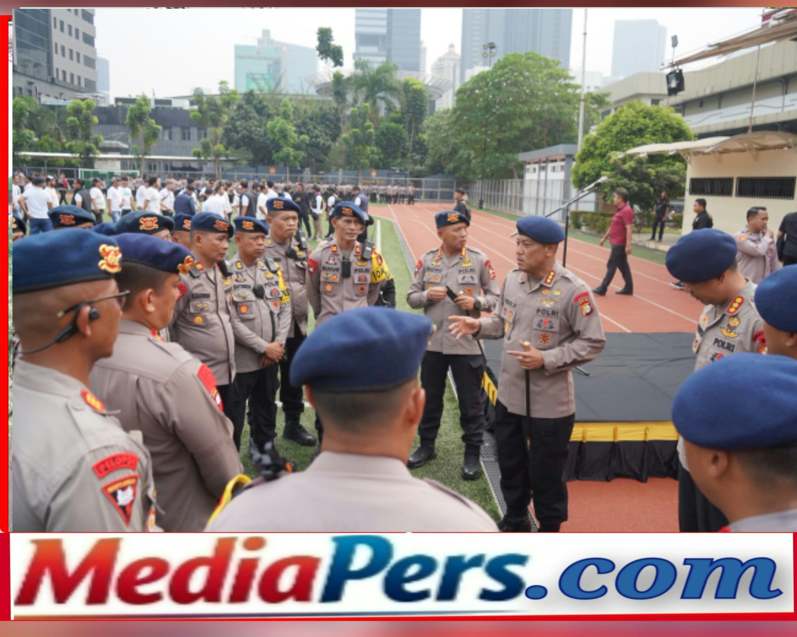 Brimob Polda Metro Jaya Melayani Aksi Penyampaian Aspirasi di Monas, Bundaran HI, dan DPR