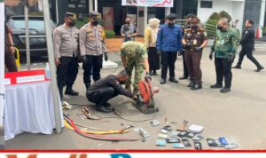 Kejari Kabupaten Bekasi Musnahkan Barang Bukti dari 83 Perkara Inkracht, Narkotika hingga Senjata Api Rakitan