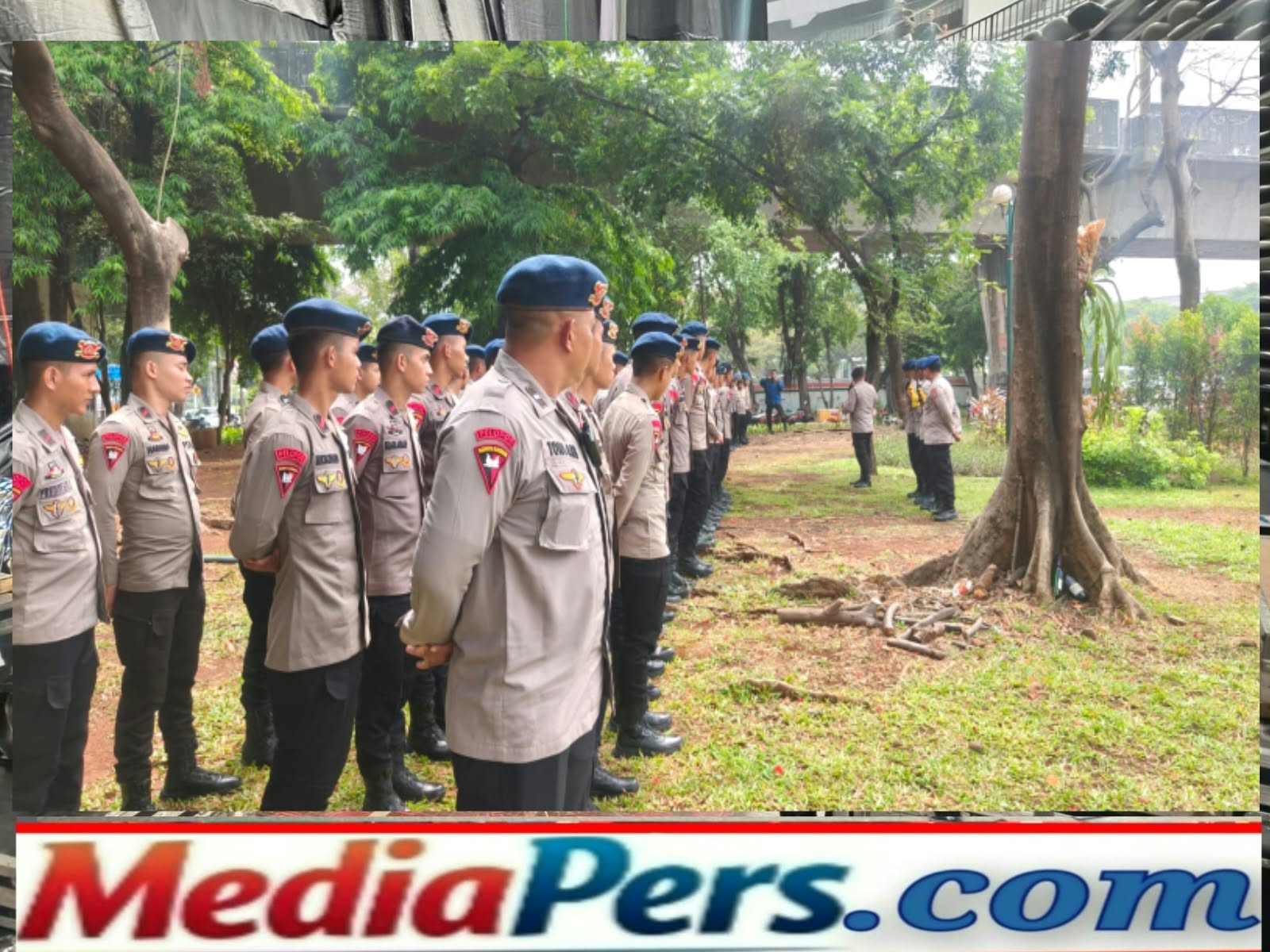 Brimob Polda Metro Jaya Kawal Penyampaian Aspirasi di Sejumlah Titik Ibu Kota, Pastikan Pelayanan Aksi Unjuk Rasa Berjalan Tertib