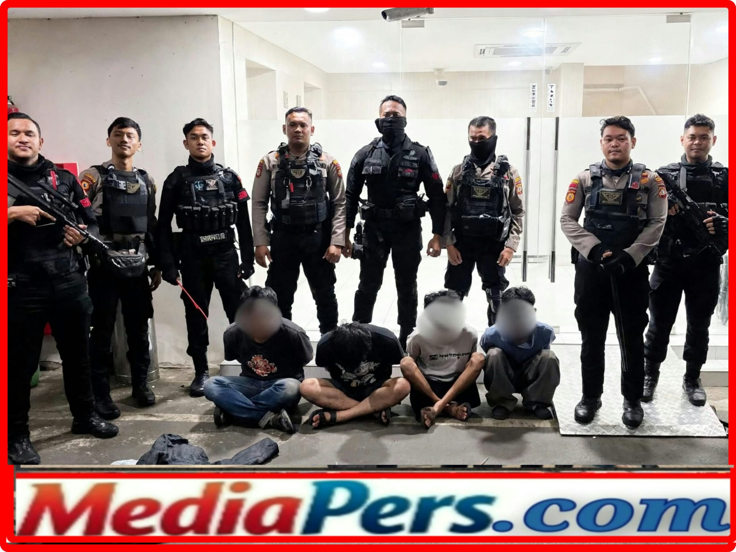 Brimob Polda Metro Jaya Respons Laporan Tawuran, Sajam Ditemukan di Cipinang Asem