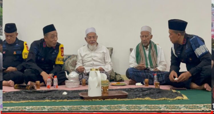 Brimob Polda Metro Jaya Batalyon Den Gegana Sholat Jumat Bersama Warga, Perkuat Kedekatan di Jakarta Barat Brimob Polda Metro Jaya Batalyon Den Gegana Sholat Jumat Bersama Warga, Perkuat Kedekatan di Jakarta Barat