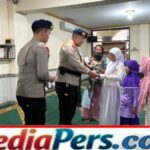 Brimob Polda Metro Jaya Santuni Anak Yatim, Tebar Kepedulian Lewat Jumat Berkah Brimob Polda Metro Jaya Santuni Anak Yatim, Tebar Kepedulian Lewat Jumat Berkah