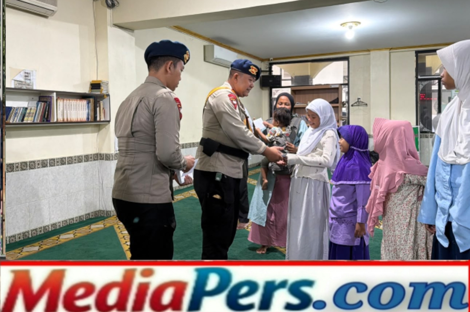 Brimob Polda Metro Jaya Santuni Anak Yatim, Tebar Kepedulian Lewat Jumat Berkah