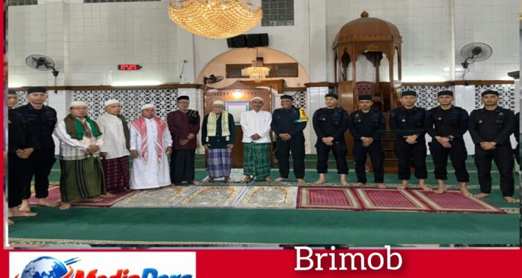 Brimob Metro Jaya Sambangi Masjid Jami Al-Riyadh Kwitang, Jakarta Pusat, Bangun Kedekatan Humanis dengan Warga Brimob Metro Jaya Sambangi Masjid Jami Al-Riyadh Kwitang, Jakarta Pusat, Bangun Kedekatan Humanis dengan Warga